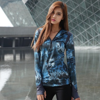 Camouflage women’s long-sleeved hoodie